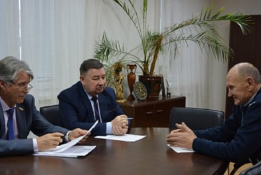 Депутаты участвуют в Общероссийском дне приема граждан